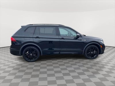 2022 Volkswagen Tiguan SE R-Line Black