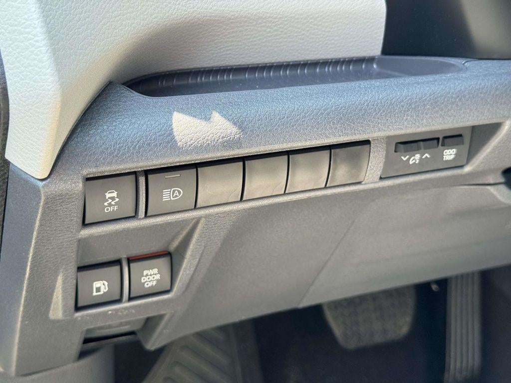 2024 Toyota Sienna LE