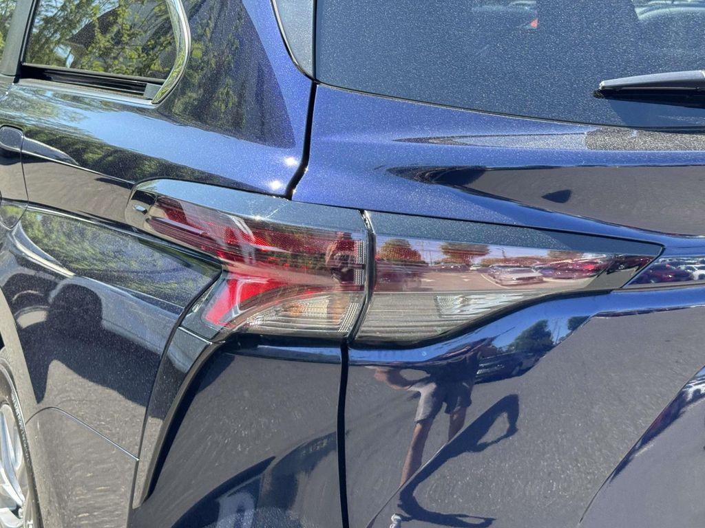 2024 Toyota Sienna LE